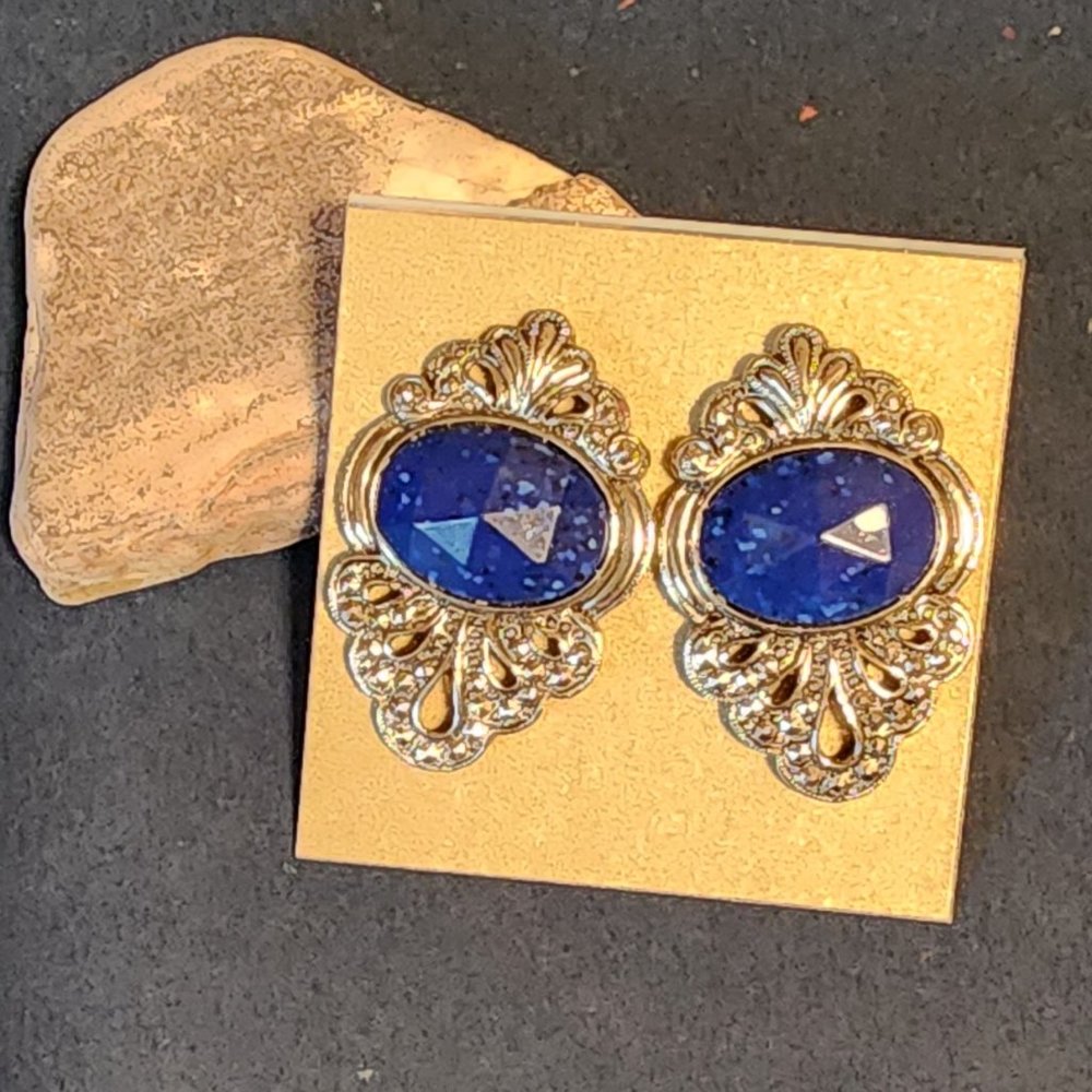 Avon Faceted Traditions Pierced Earrings